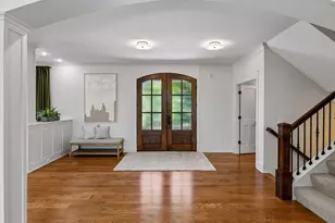 6671 Amberwood Ln, Chanhassen, MN 55317 - Photo 4