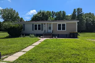 304 Valley View Dr, Redwood Falls, MN 56283 - Photo 1