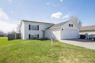 5535 18th St S, Fargo, ND 58104 - Photo 2