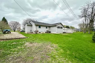 227 2nd Ave N, Emmons, MN 56029 - Photo 4