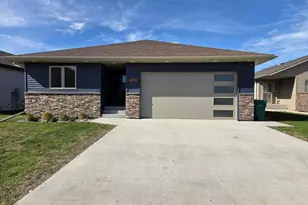 1882 18th Ave N, Wahpeton,  58075 - Photo 2