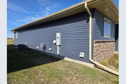 1882 18th Avenue N, Wahpeton,  58075 - Photo 4