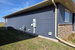 1882 18th Ave N, Wahpeton,  58075 - Photo 4