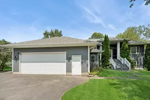 118 S Shannon Dr, Shakopee, MN 55379 - Photo 2