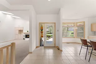 8914 Hilloway Rd, Eden Prairie, MN 55347 - Photo 4