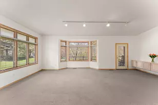 8914 Hilloway Rd, Eden Prairie, MN 55347 - Photo 8