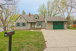 115 Lake Ave E, Winsted, MN 55395 - Photo 2