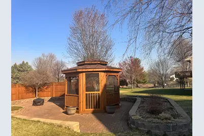 9161 N Kentucky Avenue N, Brooklyn Park, MN 55445 - Photo 6