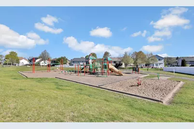 9161 N Kentucky Avenue N, Brooklyn Park, MN 55445 - Photo 22
