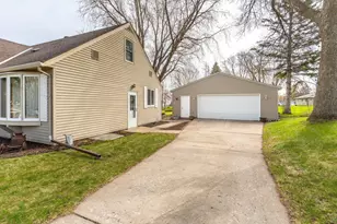 1211 S Mill St, Fergus Falls, MN 56537 - Photo 4