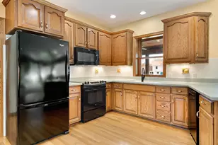 805 27th St SW, Austin, MN 55912 - Photo 16
