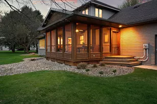 805 27th St SW, Austin, MN 55912 - Photo 2