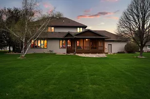 805 27th St SW, Austin, MN 55912 - Photo 4
