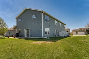 619 Pointe Ct SW, Rochester, MN 55902 - Photo 2