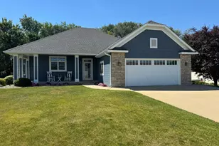 645 Lancaster Blvd, Zumbrota, MN 55992 - Photo 2