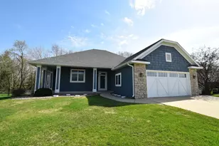 645 Lancaster Blvd, Zumbrota, MN 55992 - Photo 2