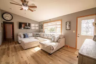 811 Roosevelt St, Alexandria, MN 56308 - Photo 8