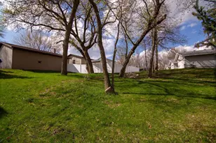 811 Roosevelt St, Alexandria, MN 56308 - Photo 6