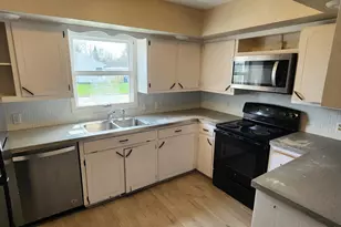 310 Locust St, Lyle, MN 55953 - Photo 12