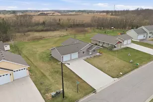 1504 Jasmine Dr, Alexandria, MN 56308 - Photo 2