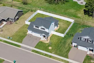 1305 Violet St, New Richmond, WI 54017 - Photo 2