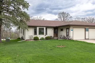 811 N Sprague St, Caledonia, MN 55921 - Photo 1