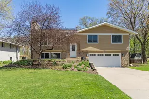 1661 Hilo Ave N, Oakdale, MN 55128 - Photo 2