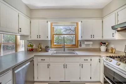 1412 Rushmore Crescent, Burnsville, MN 55306 - Photo 6