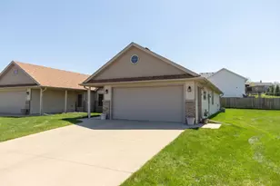 6411 Bandel Hills Ln NW, Rochester, MN 55901 - Photo 2