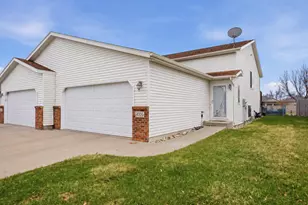 4326 39 1/2 Ave S, Fargo, ND 58104 - Photo 2
