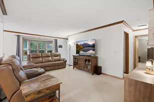 1381 Berry Ridge Rd, Eagan, MN 55123 - Photo 4