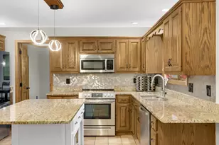 2577 Spirit Dr E, North Saint Paul, MN 55109 - Photo 4