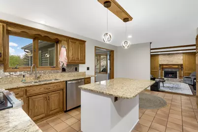 2577 Spirit Drive E, North Saint Paul, MN 55109 - Photo 6