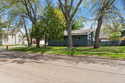 687 4th Avenue NW, New Brighton, MN 55112 - Photo 4
