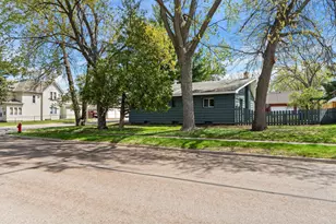 687 4th Ave NW, New Brighton, MN 55112 - Photo 4