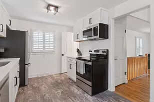 129 Chicago Ave N, Wayzata, MN 55391 - Photo 10