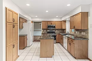 4441 Hillvale Ave N, Oakdale, MN 55128 - Photo 12