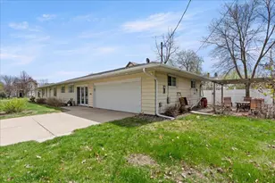 324 Juniper St, Brainerd, MN 56401 - Photo 2