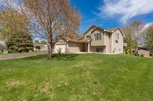 1105 Apgar St S, Shakopee, MN 55379 - Photo 2