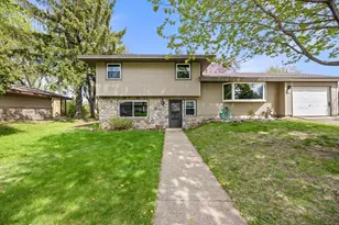961 Oakwood Dr, New Brighton, MN 55112 - Photo 1
