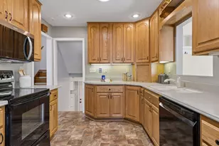 11032 Little Ave S, Bloomington, MN 55437 - Photo 22