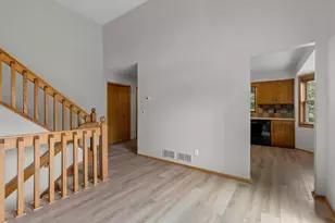 1009 Gramsey Pl, Burnsville, MN 55306 - Photo 16