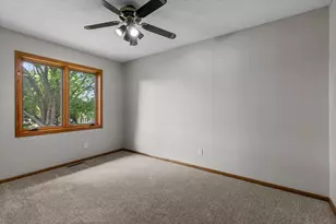 1009 Gramsey Pl, Burnsville, MN 55306 - Photo 44