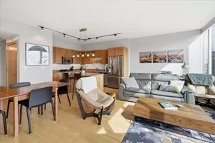 215 10th Ave S, Minneapolis, MN 55415 - Photo 22