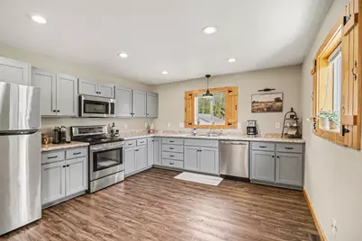 305 Oak Avenue SE, Montgomery, MN 56069 - Photo 2