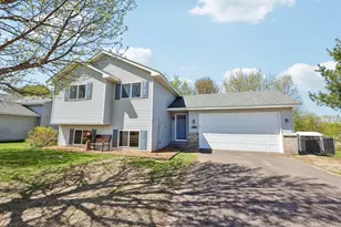 721 Horseshoe Ln, Braham, MN 55006 - Photo 1