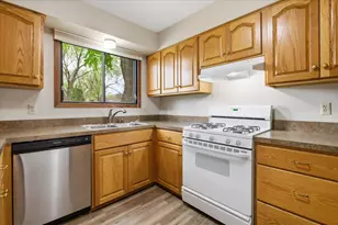513 Laredo Ln, Chanhassen, MN 55317 - Photo 14