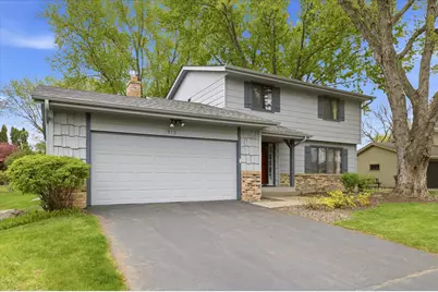 513 Laredo Lane, Chanhassen, MN 55317 - Photo 2