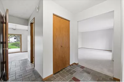 513 Laredo Lane, Chanhassen, MN 55317 - Photo 4