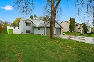 8433 Sheridan Ave N, Brooklyn Park, MN 55444 - Photo 24